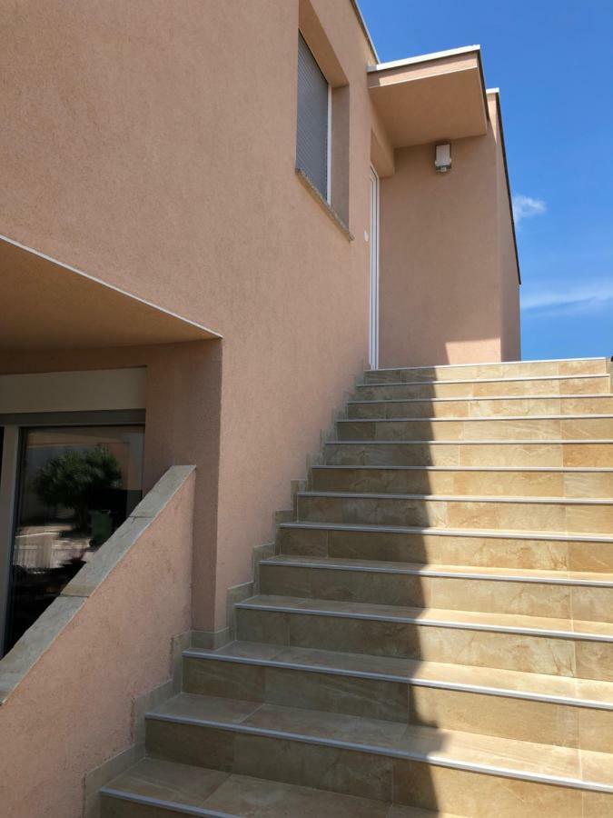 Harmony Vir Luxurioes Ausgestattete Ferienwohnung Mit 65M2 Exterior photo